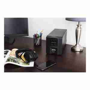 APC SMT750IC Smart UPS 750VA front LCD view
